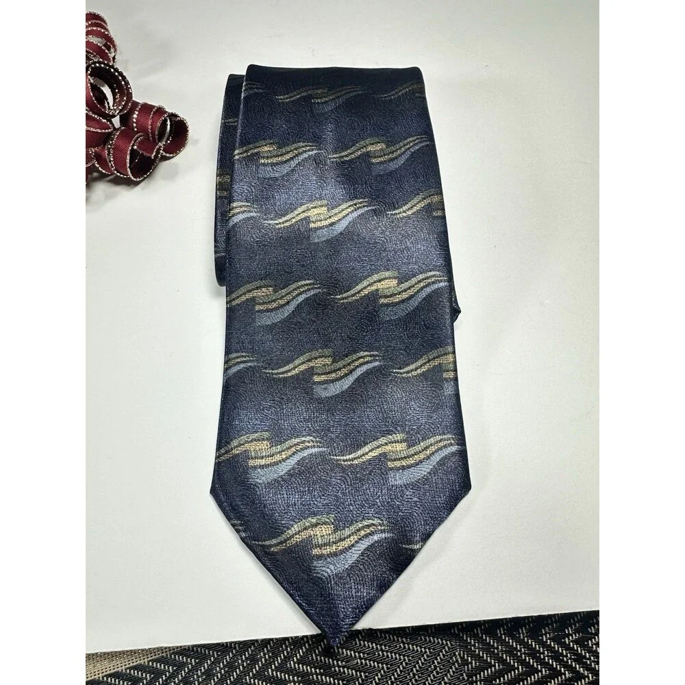 Vintage Towncraft Navy Blue Gold Wavy Pattern Tie Made in USA 100% Polyester